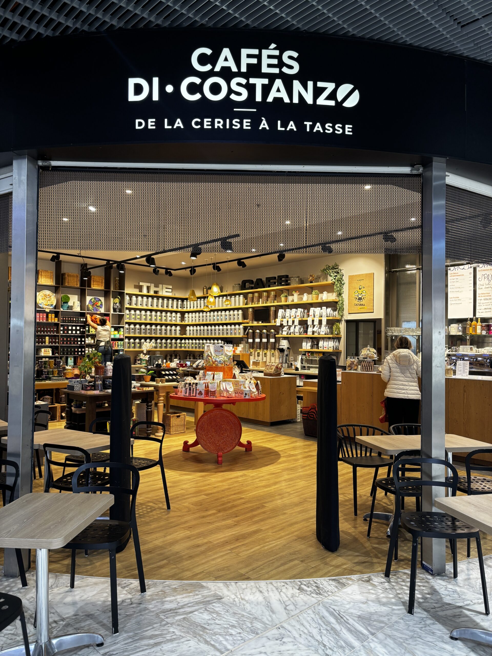 Devanture de l'enseigne Cafés Di Costanzo